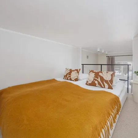 Unique With Mezzanine For 4 Guests In An Ideal Location By Renters Appartamento Varsavia