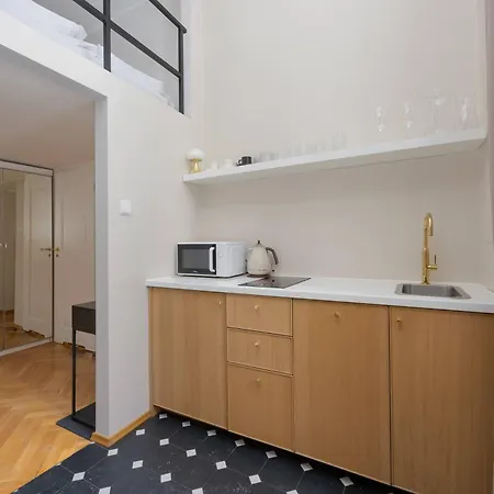 Unique With Mezzanine For 4 Guests In An Ideal Location By Renters Apartamento